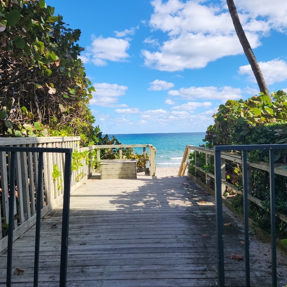 Meet your Posher - Picture 4 of 4